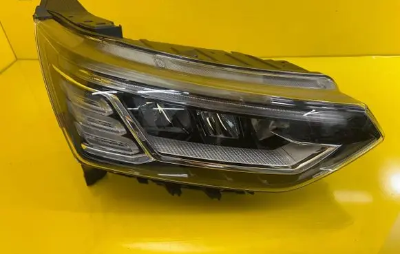 SsangYong Korando Headlight/headlamp 8310237201