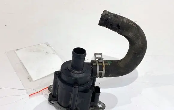 Volvo V40 Oil filter mounting bracket 518705020