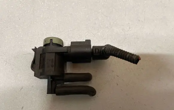 Audi A4 S4 B6 8E 8H Turbo solenoid valve 1J0906283C