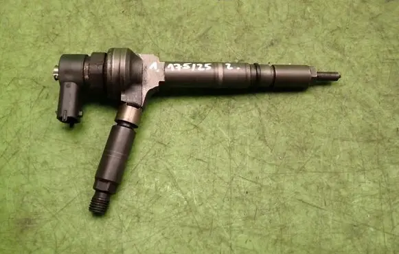 Opel Astra H Fuel injector 0445110174