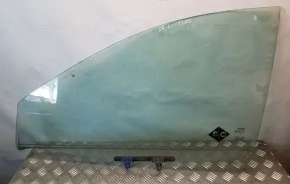 Nissan Almera Tino Front door window glass four-door