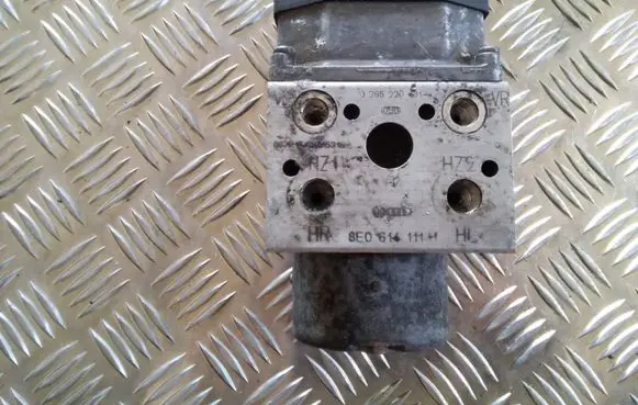 Audi A4 S4 B5 8D ABS Pump 0273004286 0265220481 8E0614111H