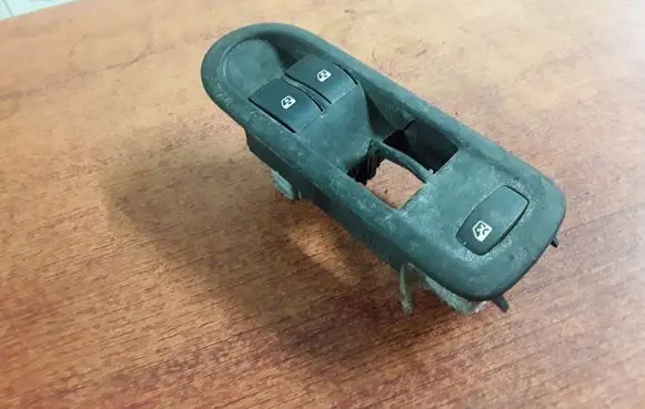 Renault Megane II Electric window control switch 156018070