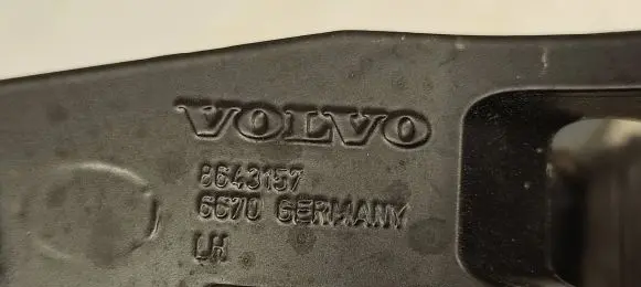 Volvo V70 Tailgate/trunk/boot hinge 8643157 66206 8643158