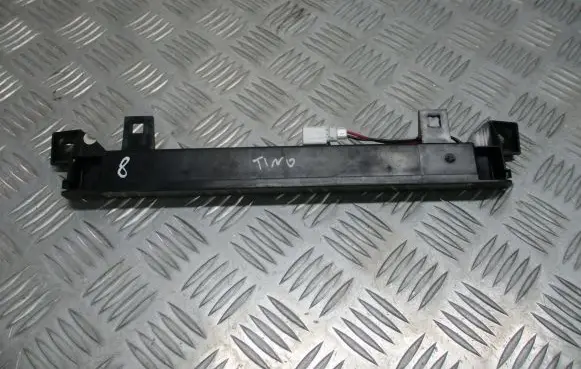 Nissan Almera Tino Third/center stoplight