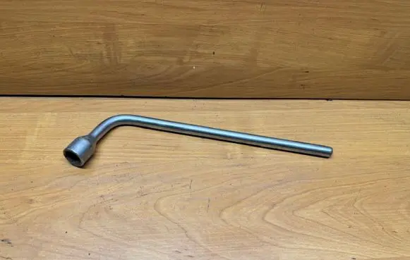 Mercedes-Benz E W212 Wheel nut wrench 1205810246