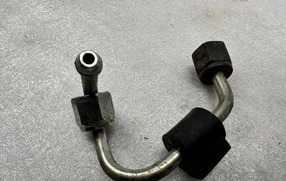 Audi A3 S3 8V Fuel injector supply line/pipe 05L130301