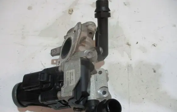 Jaguar XJ SERIE 1 EGR valve D4D39D475AC