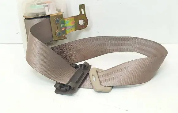Lexus LS 400 Middle seatbelt (rear) V0467053 030204 N046705S