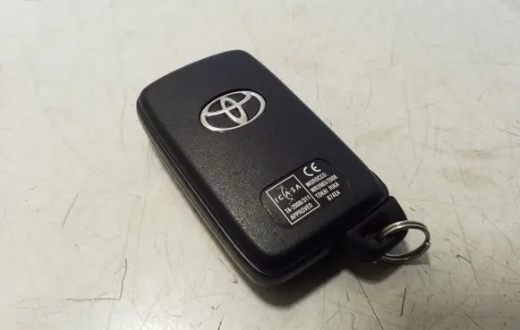 Toyota Prius (XW30) Ignition key/card CR1632 MR3983