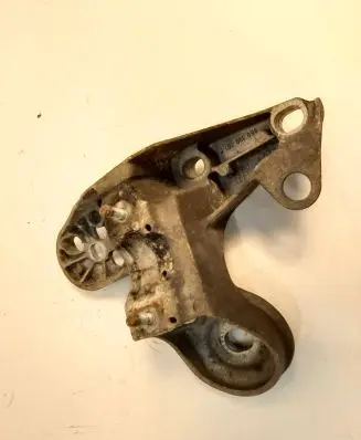 Audi A4 S4 B7 8E 8H Engine mounting bracket 8E0199351F