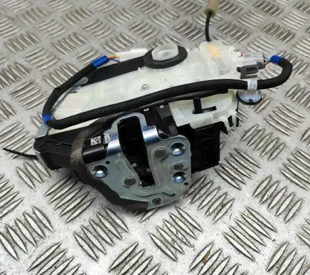 Lexus RX V Rear door lock 6906078040