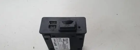Mazda 3 II USB socket connector 