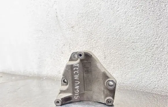 Opel Zafira A Engine mounting bracket 90529603