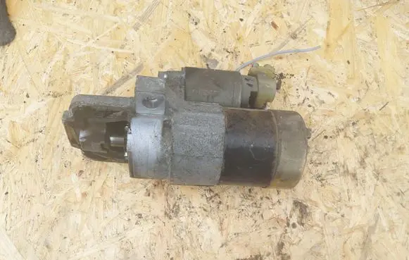 Mazda 3 I Starter motor M000T90981