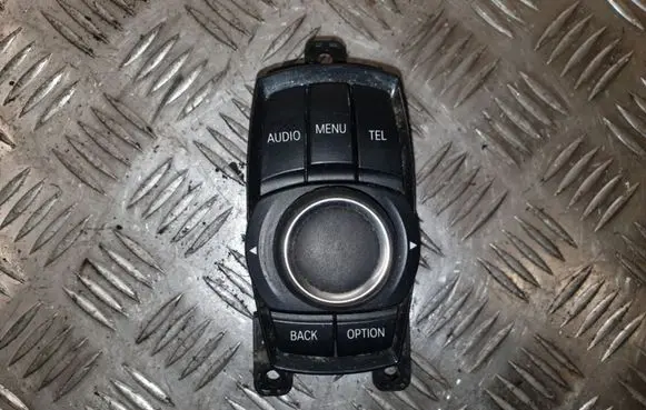 Head unit multimedia control