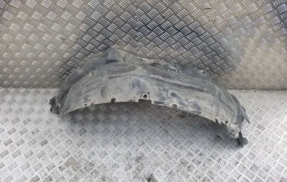 Front wheel arch liner splash guards