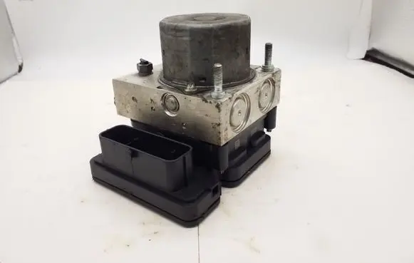 Skoda Fabia Mk2 (5J) ABS Pump 6R0907379AT 6R0907379AS