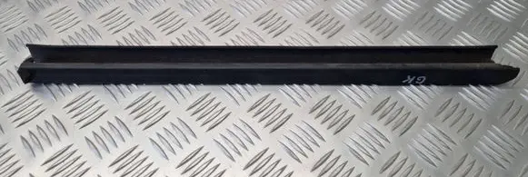 Ford Explorer Rubber seal rear door window/glass 06471212