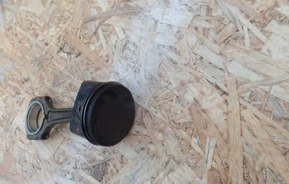 Opel Corsa D Piston with connecting rod