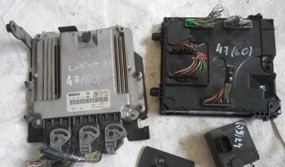 Renault Laguna III Engine ECU kit and lock set 8201119647 8201150339 0281017613