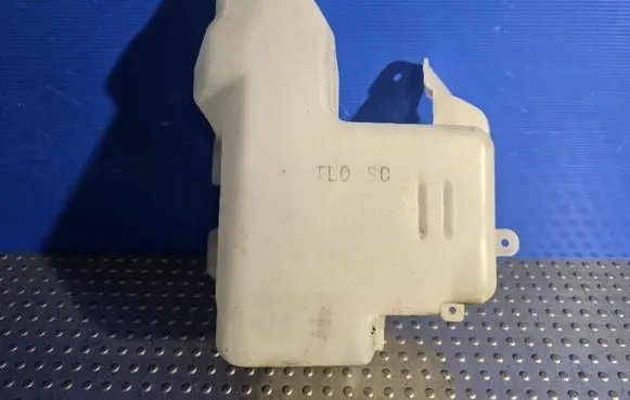 Honda Accord X Windshield washer fluid reservoir/tank HLC22037