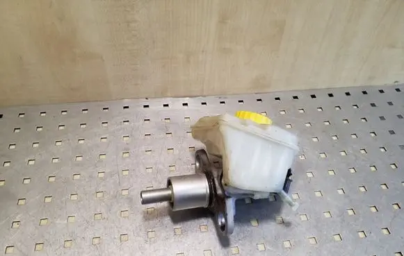 Master brake cylinder