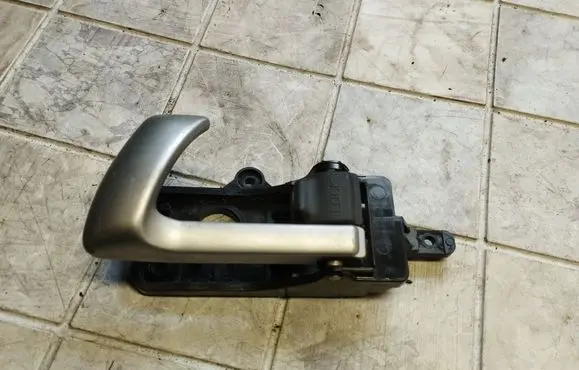 Rear door interior handle