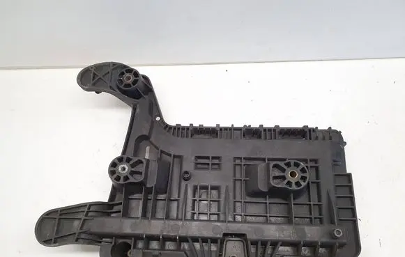 Skoda Octavia Mk2 (1Z) Battery box tray 1K0915333