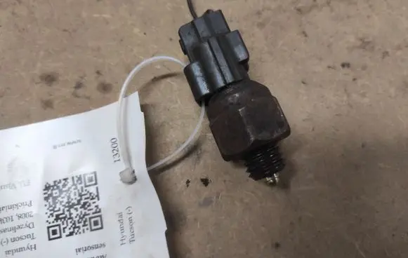 Hyundai Tucson JM Reversing light switch sensor 