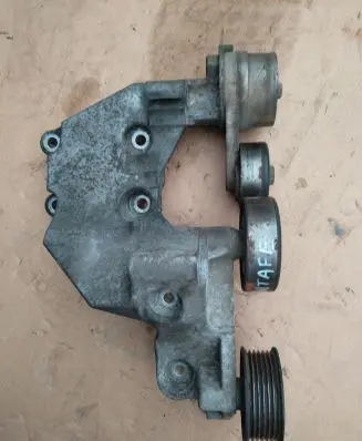 Hyundai Santa Fe Generator/alternator bracket 