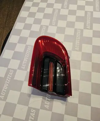 Porsche Macan (95B) Tailgate rear/tail lights 01150004S 22032017 95B945094G