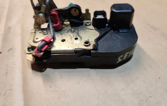 Chrysler Sebring (ST-22 - JR) Rear door lock 