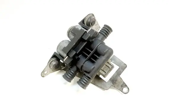 BMW X5 E53 Coolant heater control valve 8374995