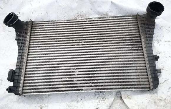Volkswagen Touran I Intercooler radiator 1k0145803