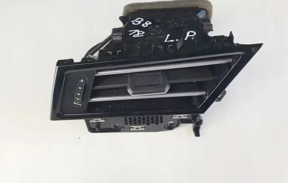 Volkswagen PASSAT B8 Dashboard side air vent grill/cover trim