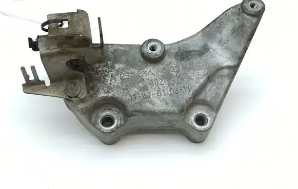 Mercedes-Benz Vito Viano W639 Engine mounting bracket A6510940039