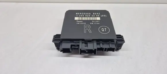Mercedes-Benz C W203 Door control unit/module 2038202285
