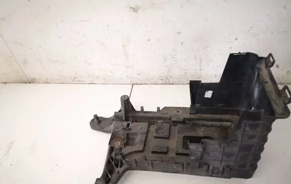 Volkswagen Jetta V Battery box tray 1K0915333C