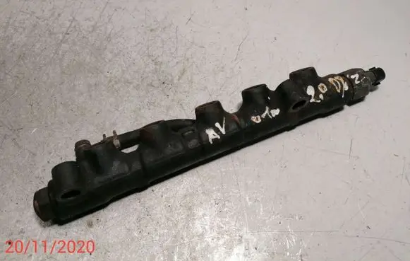 Toyota Avensis T220 Fuel main line pipe