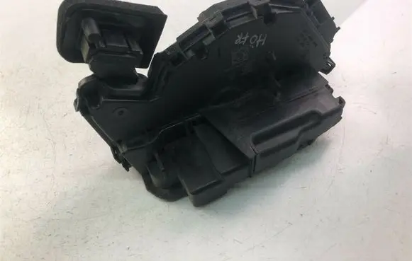 Volkswagen Touran III Rear door lock 5TB837016A K4713