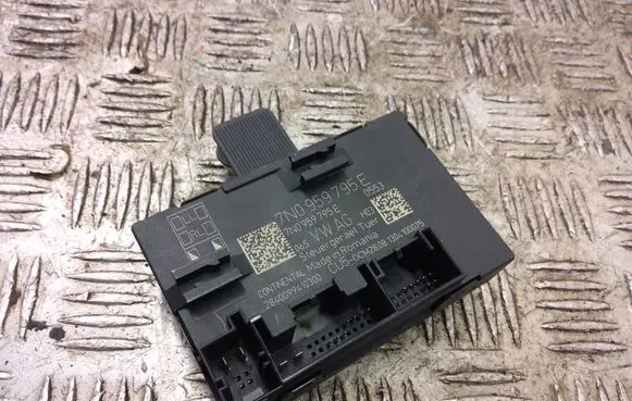 Skoda Yeti (5L) Door control unit/module 7N0959795E