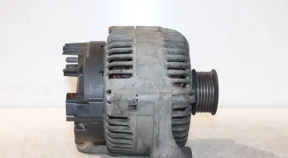 BMW 5 E60 E61 Generator/alternator 7797521