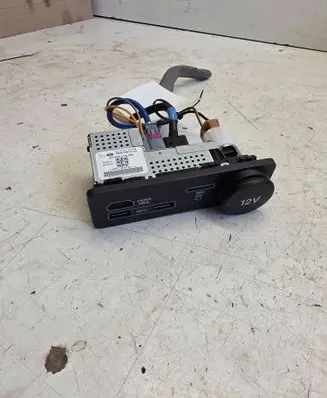 Jaguar XF X260 USB socket connector FW9319E110AD