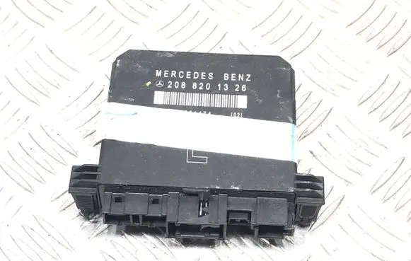Mercedes-Benz E W210 Door control unit/module 2088201326