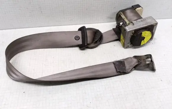 Seat Leon (1M) Front seatbelt 1M0857706A