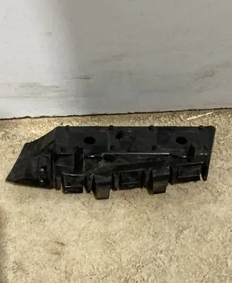Ford Mustang VI Front bumper mounting bracket FR3B17D958AE