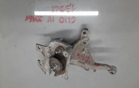 Renault Clio IV Gearbox mounting bracket