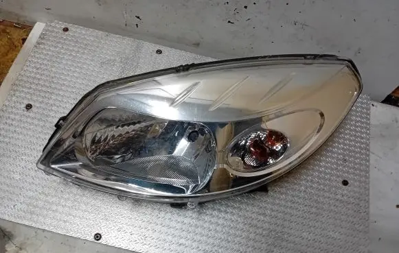 Dacia Sandero Headlight/headlamp 8200733878