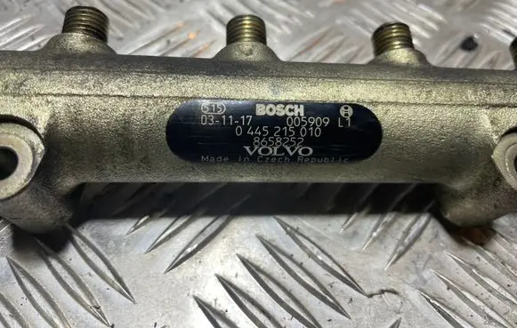 Volvo S80 Fuel main line pipe 8658252